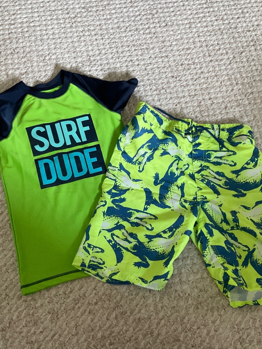 🏄 Swim shorts and shirt